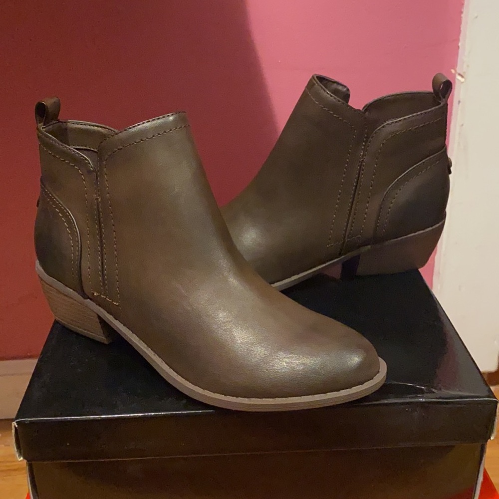 GUESS Booties - Picture 5 of 5